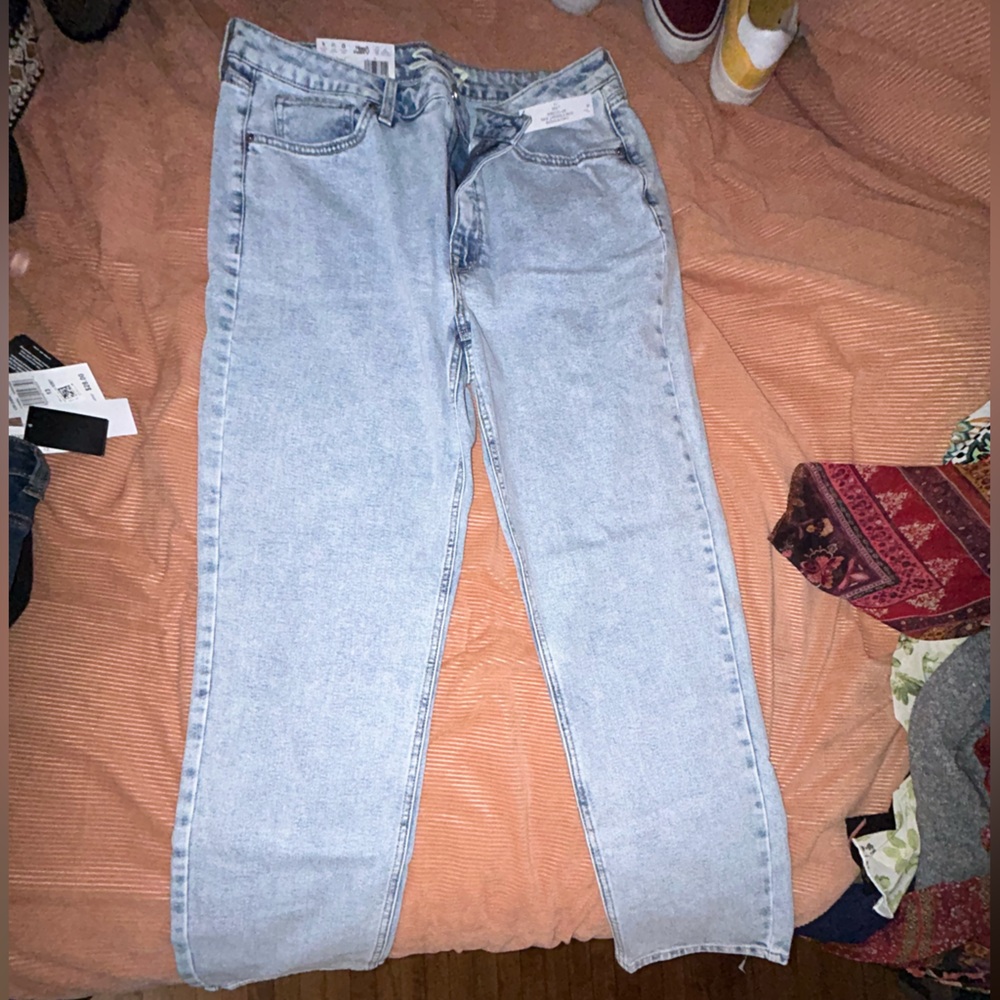 Light Wash Straight Legged Jeans